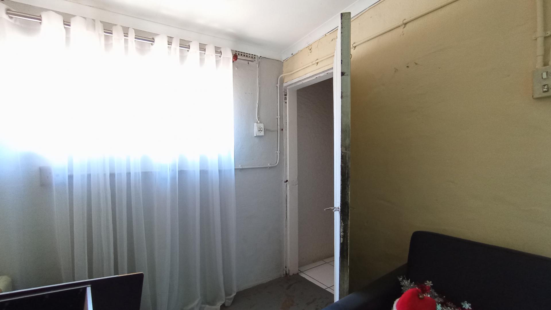 Bed Room 2 - 23 square meters of property in Florida North