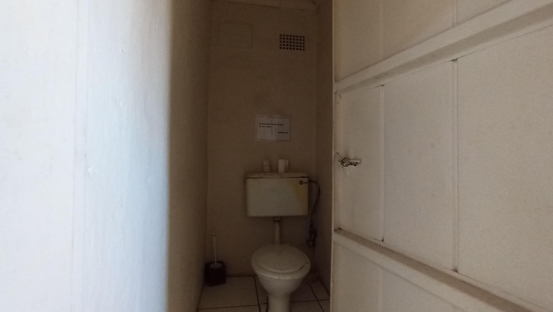 Bathroom 1 - 11 square meters of property in Florida North