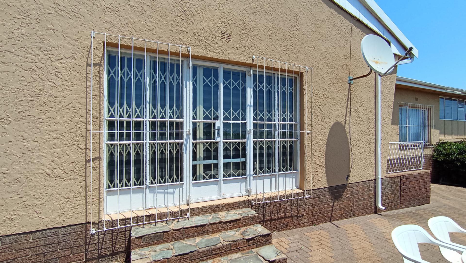 Front View of property in Florida North