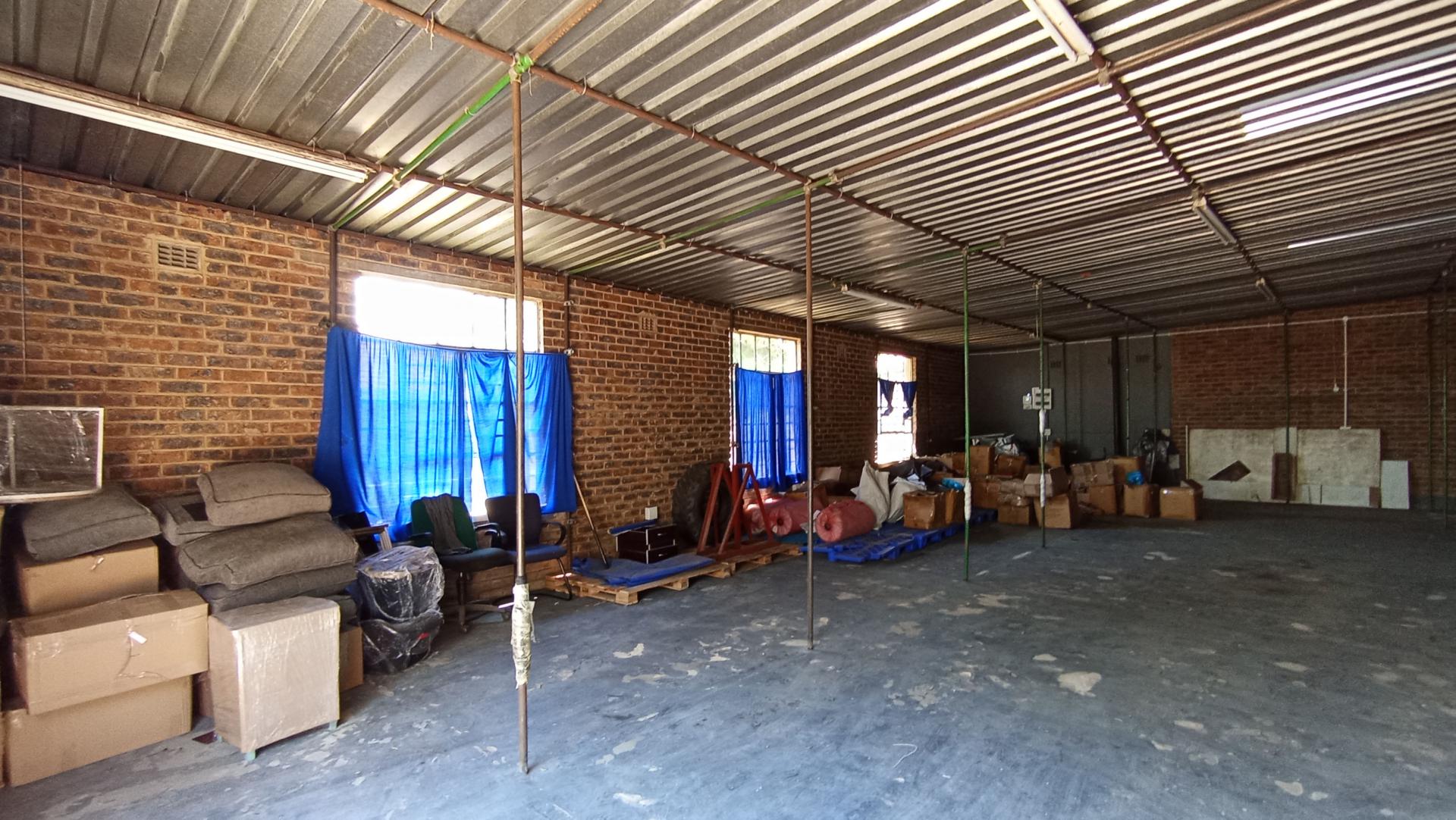 Spaces - 195 square meters of property in Florida North