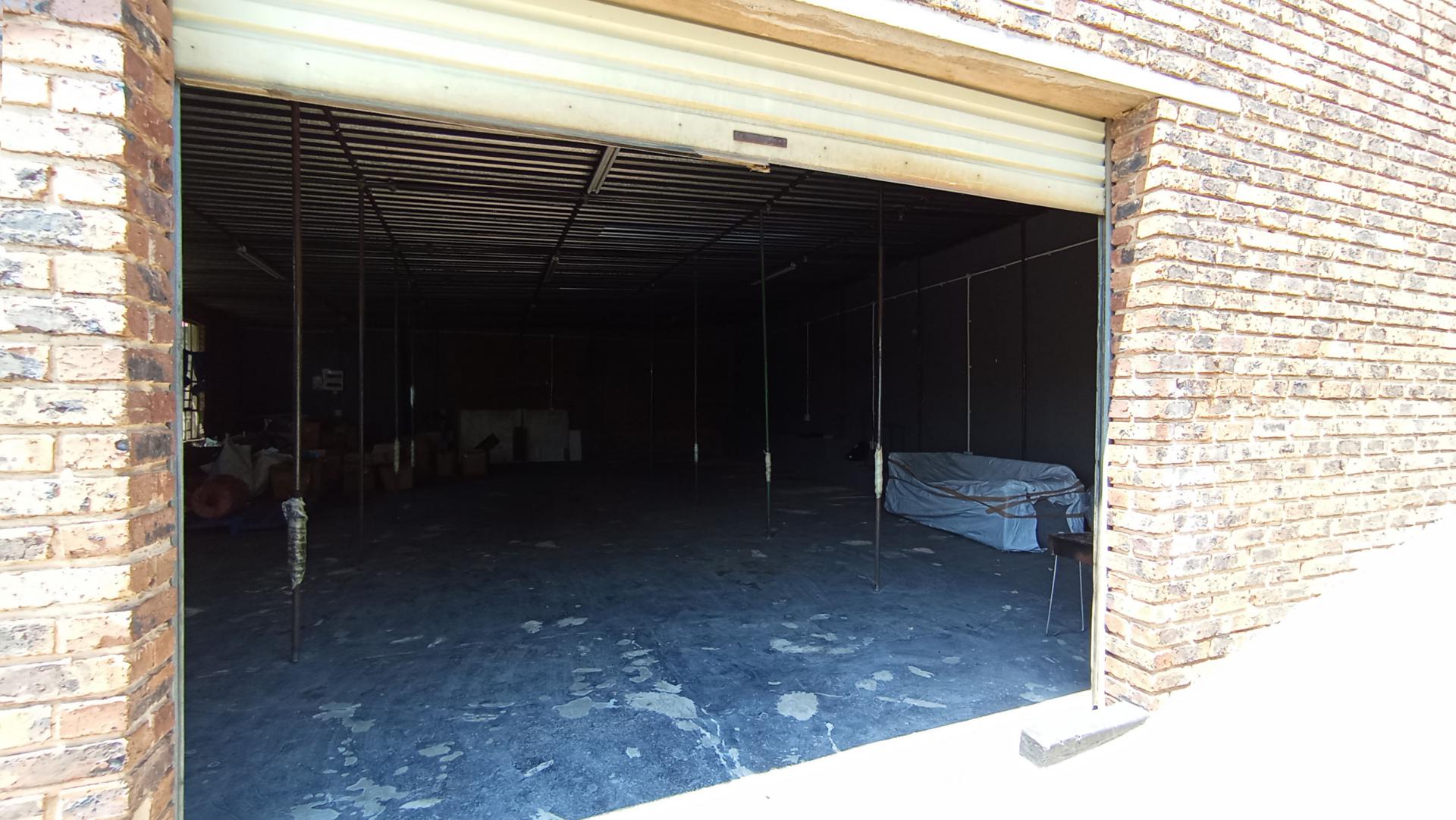 Spaces - 195 square meters of property in Florida North