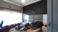 Bed Room 1 - 30 square meters of property in Florida North