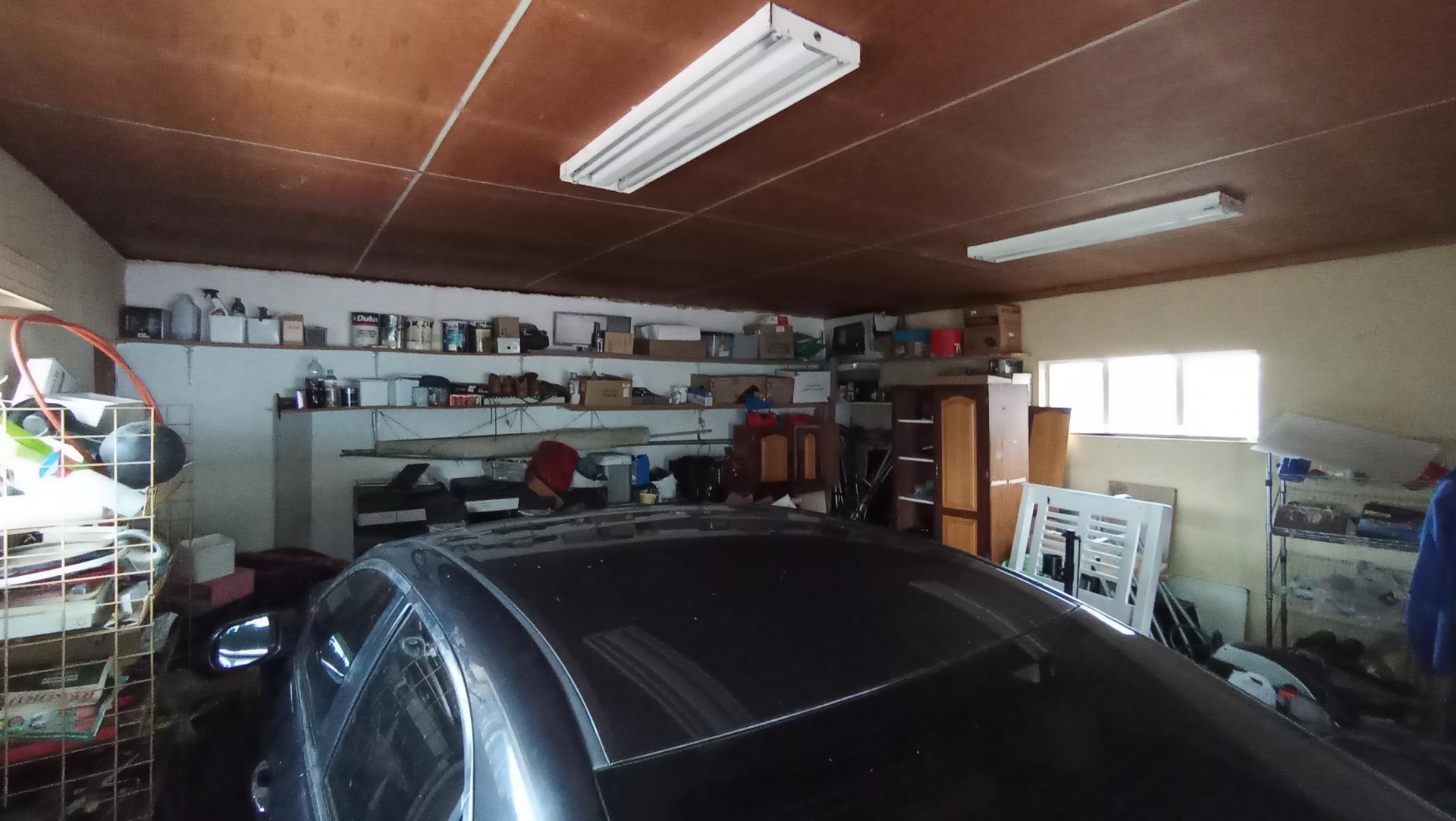 Garage - 36 square meters of property in Rooihuiskraal