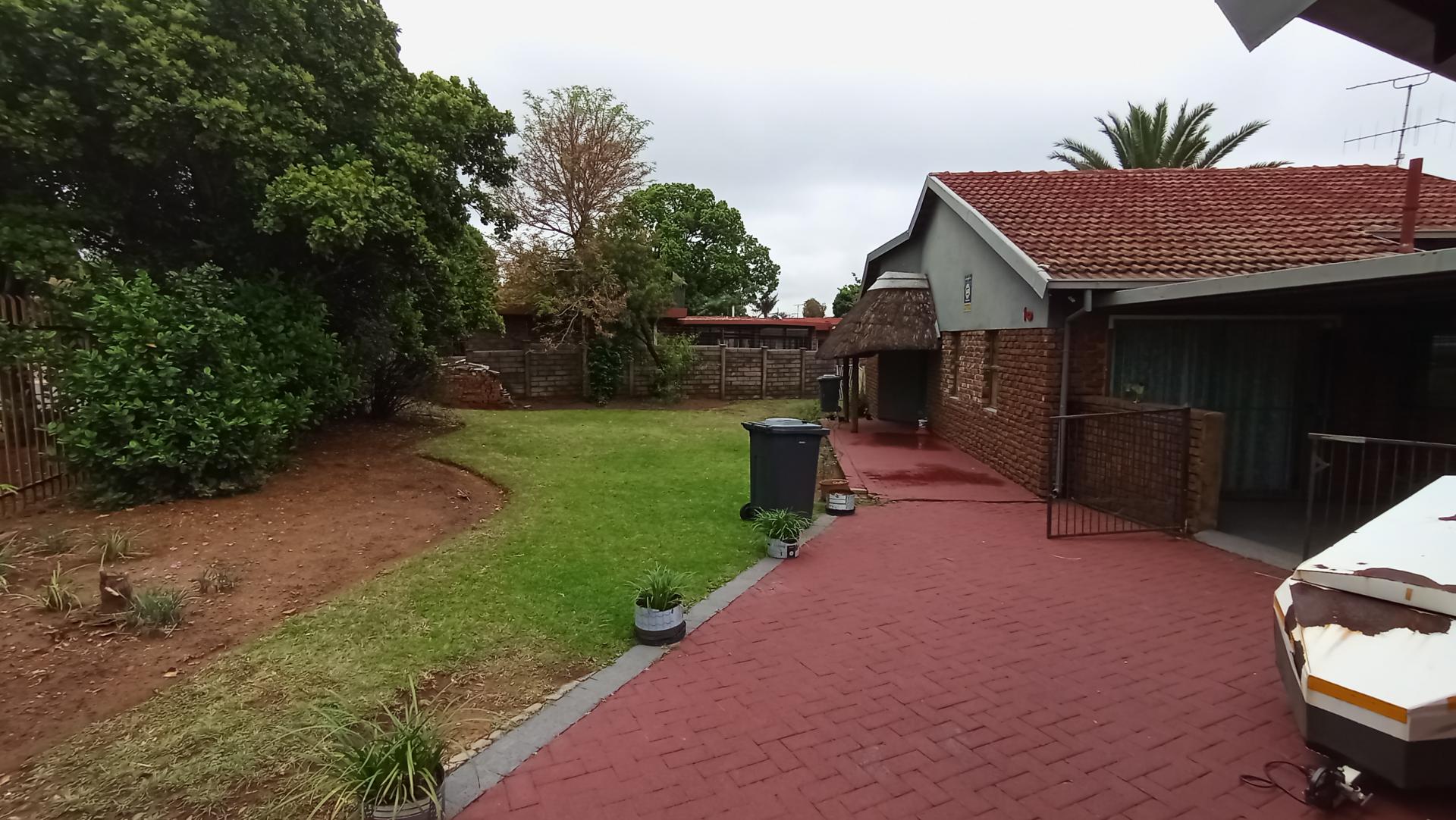 Front View of property in Rooihuiskraal
