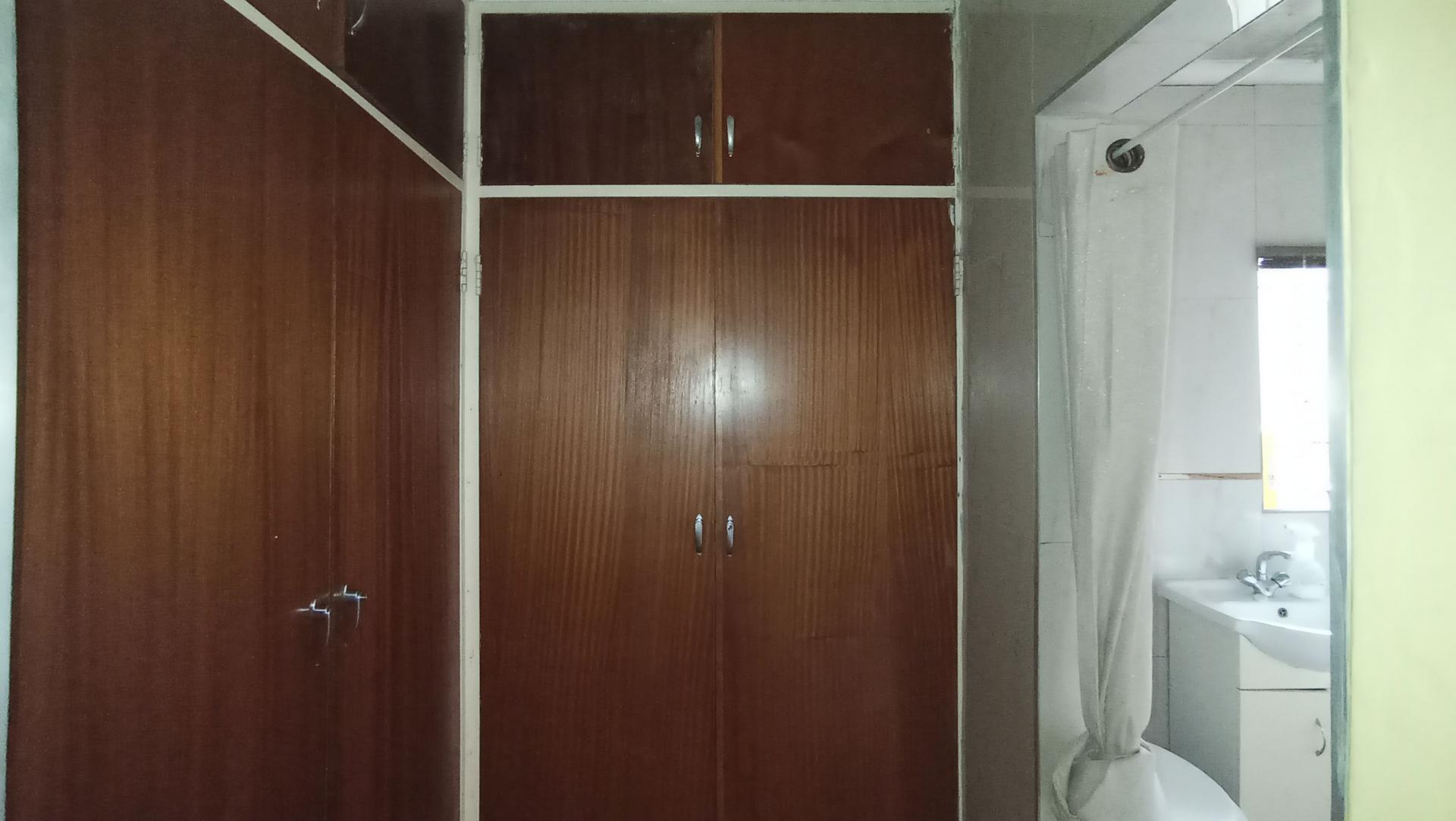 Main Bedroom - 21 square meters of property in Rooihuiskraal