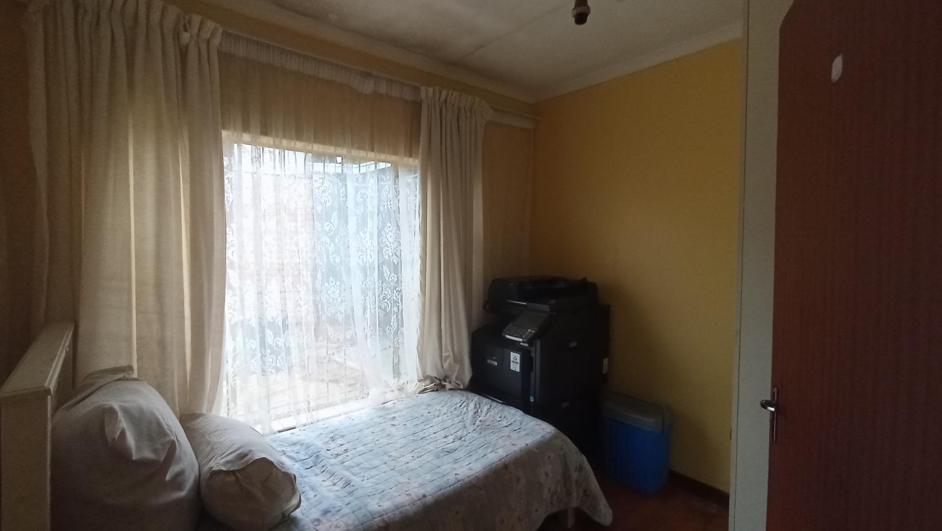 Bed Room 4 of property in Rooihuiskraal