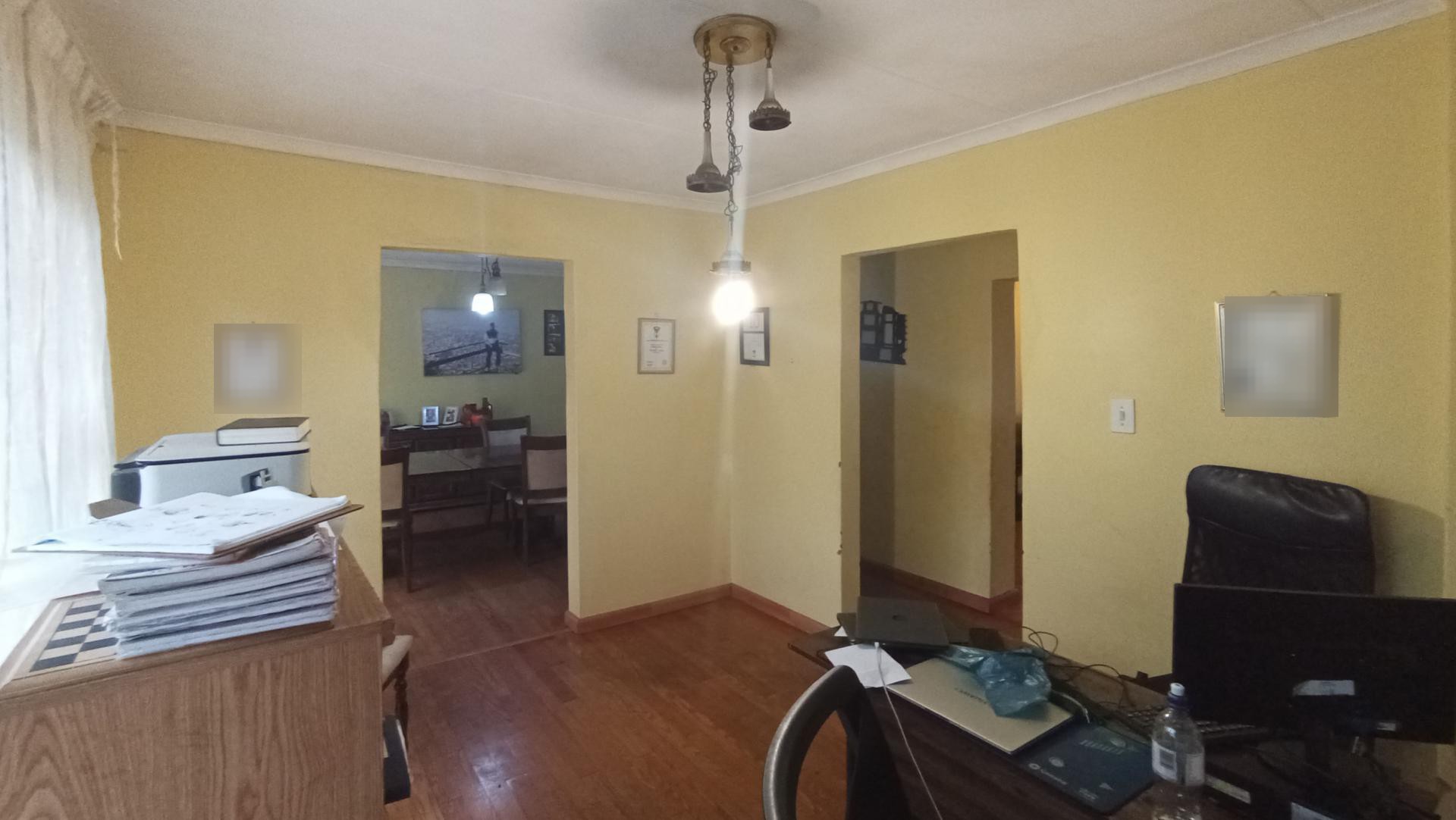 Study - 11 square meters of property in Rooihuiskraal