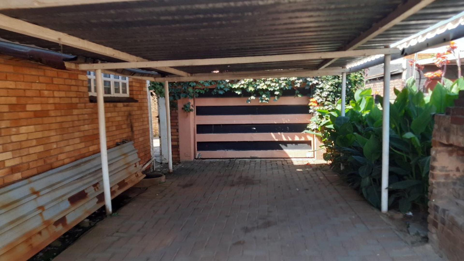 Front View of property in Florida