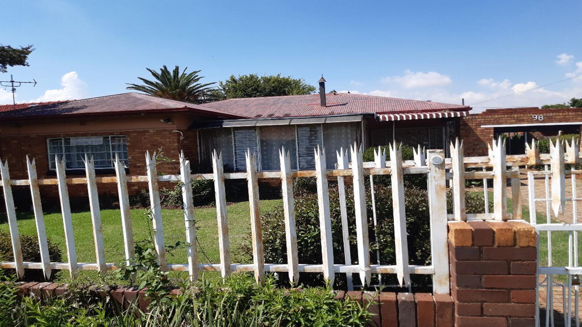 Front View of property in Florida