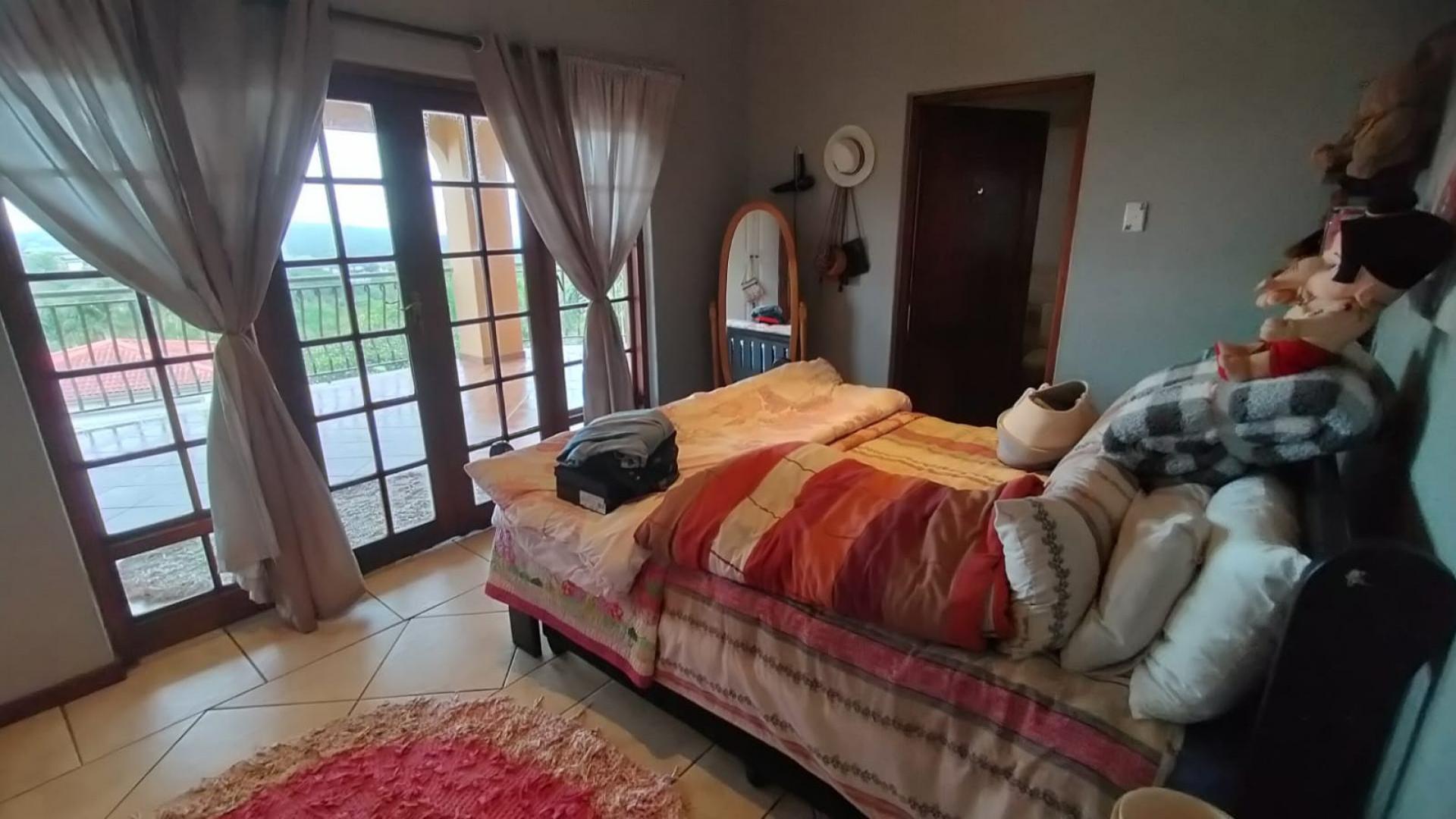 Bed Room 1 - 18 square meters of property in Ballitoville