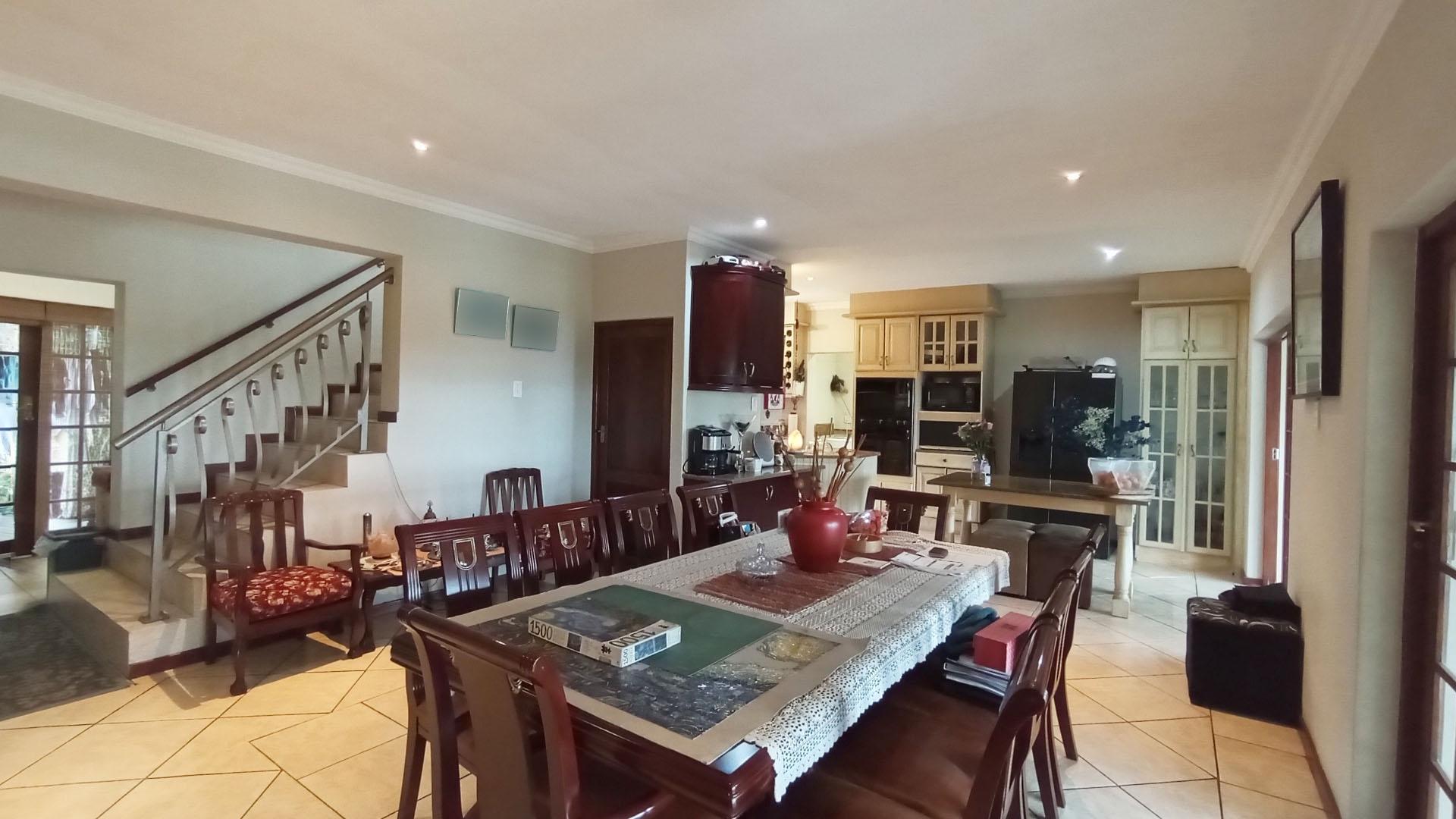 Dining Room - 15 square meters of property in Ballitoville