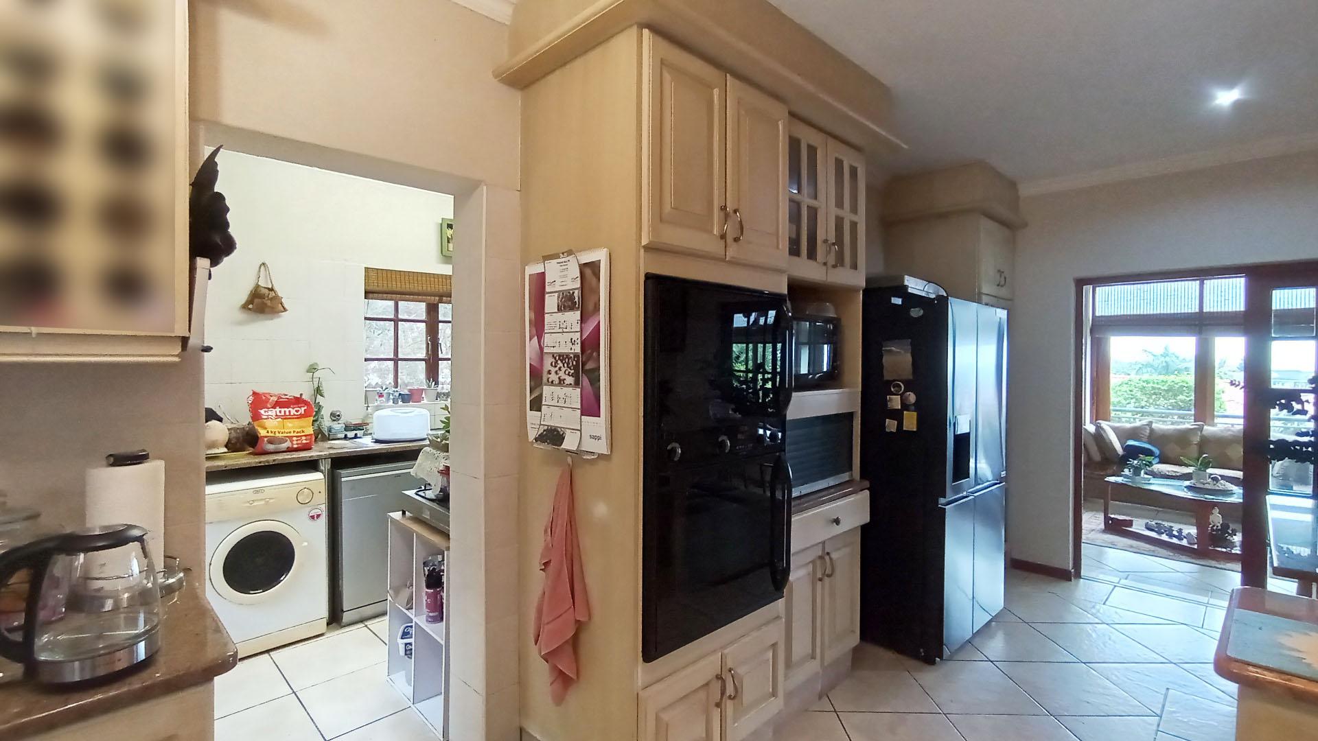 Kitchen - 22 square meters of property in Ballitoville