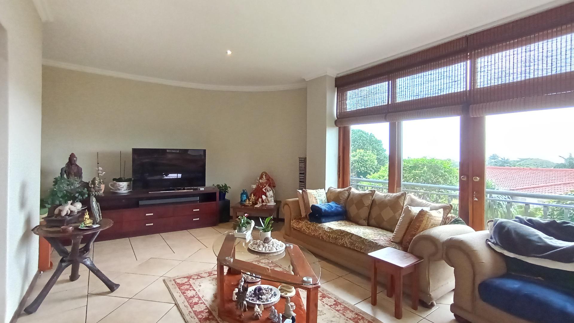 Lounges - 32 square meters of property in Ballitoville