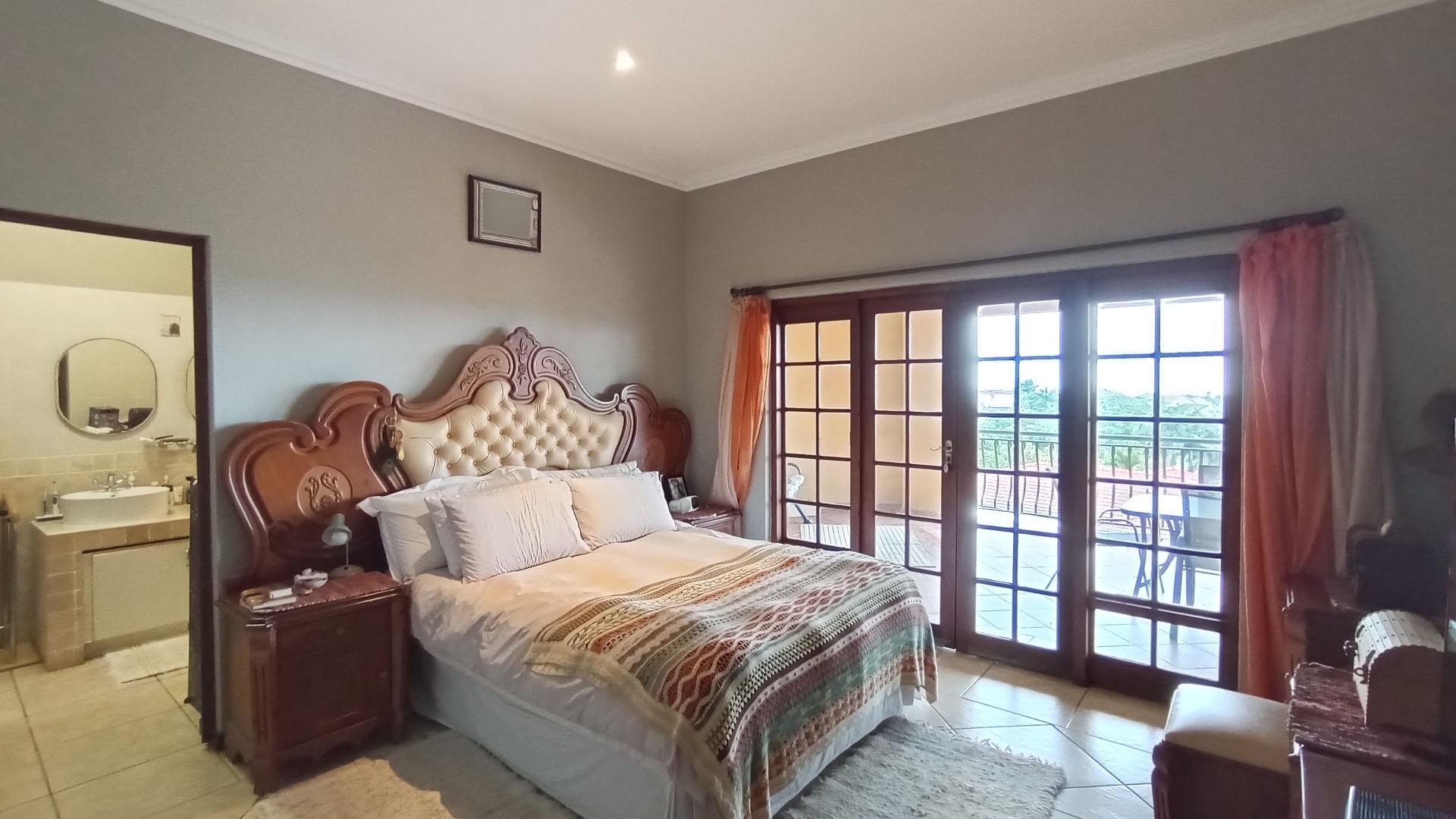 Main Bedroom - 20 square meters of property in Ballitoville