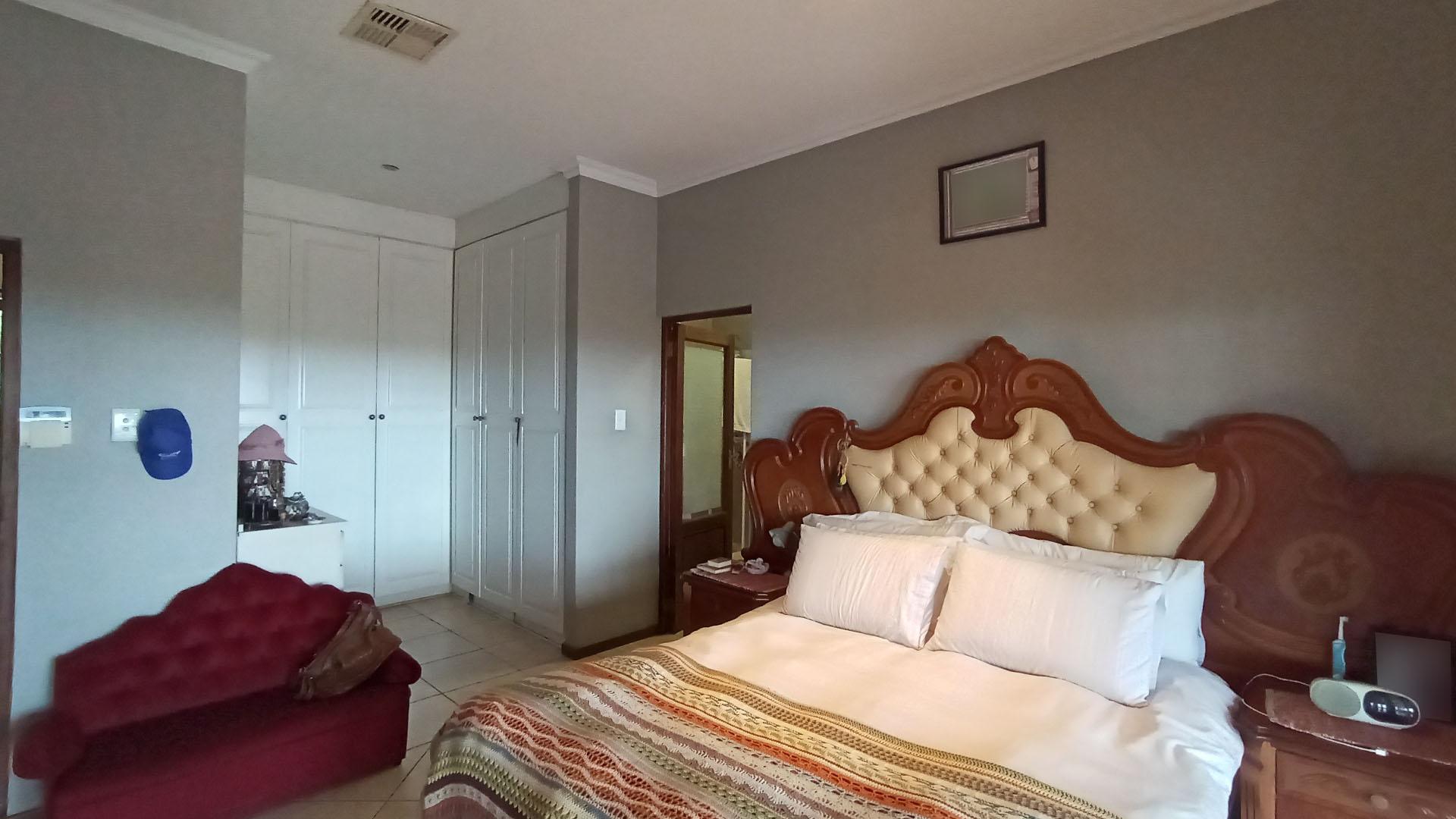 Main Bedroom - 20 square meters of property in Ballitoville