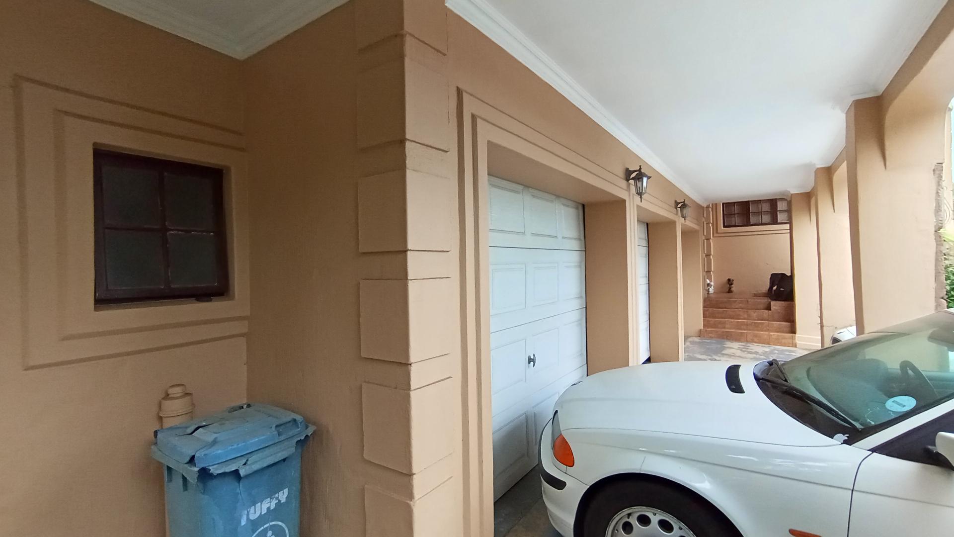 Patio - 56 square meters of property in Ballitoville