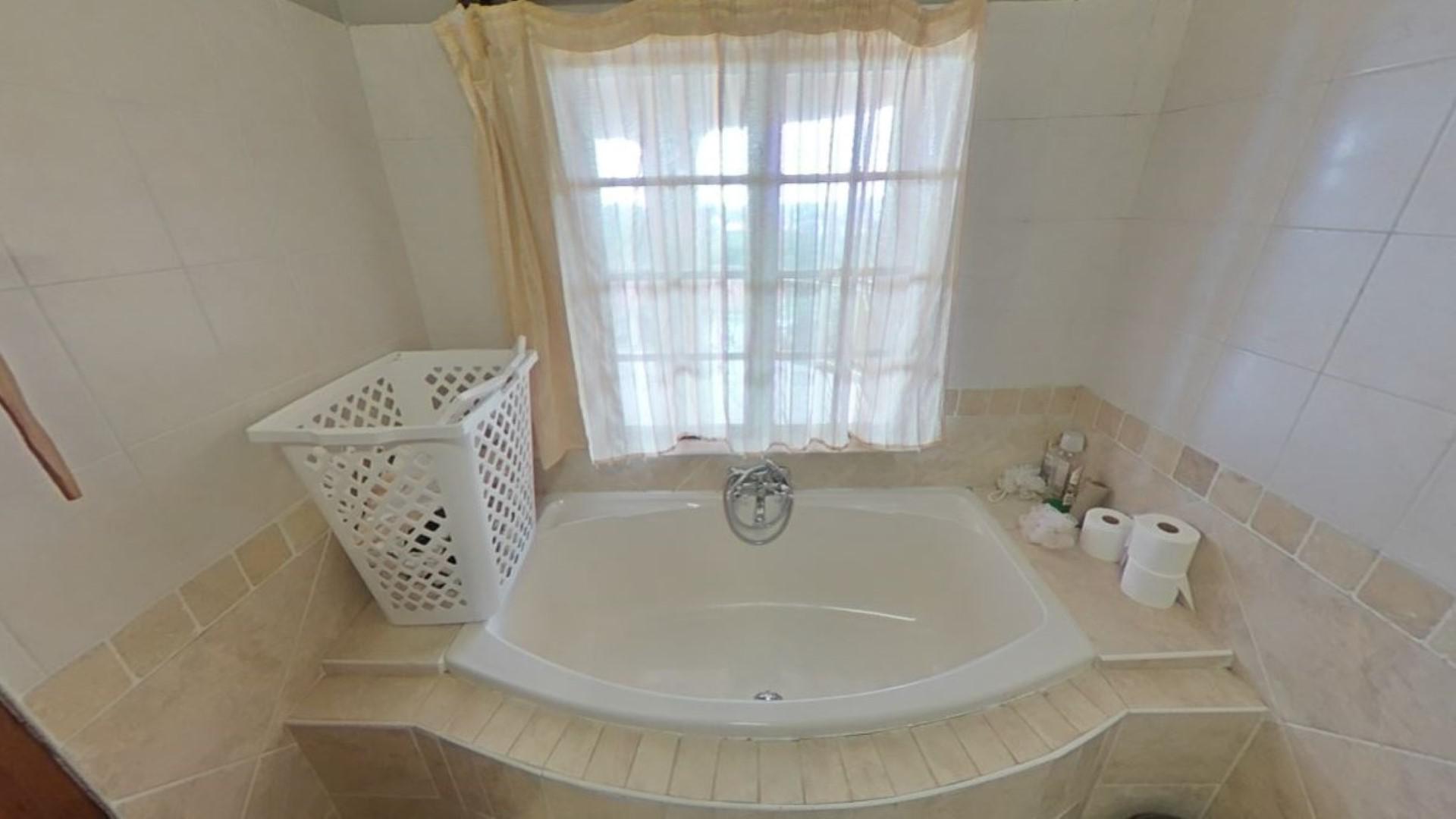 Bathroom 1 - 8 square meters of property in Ballitoville