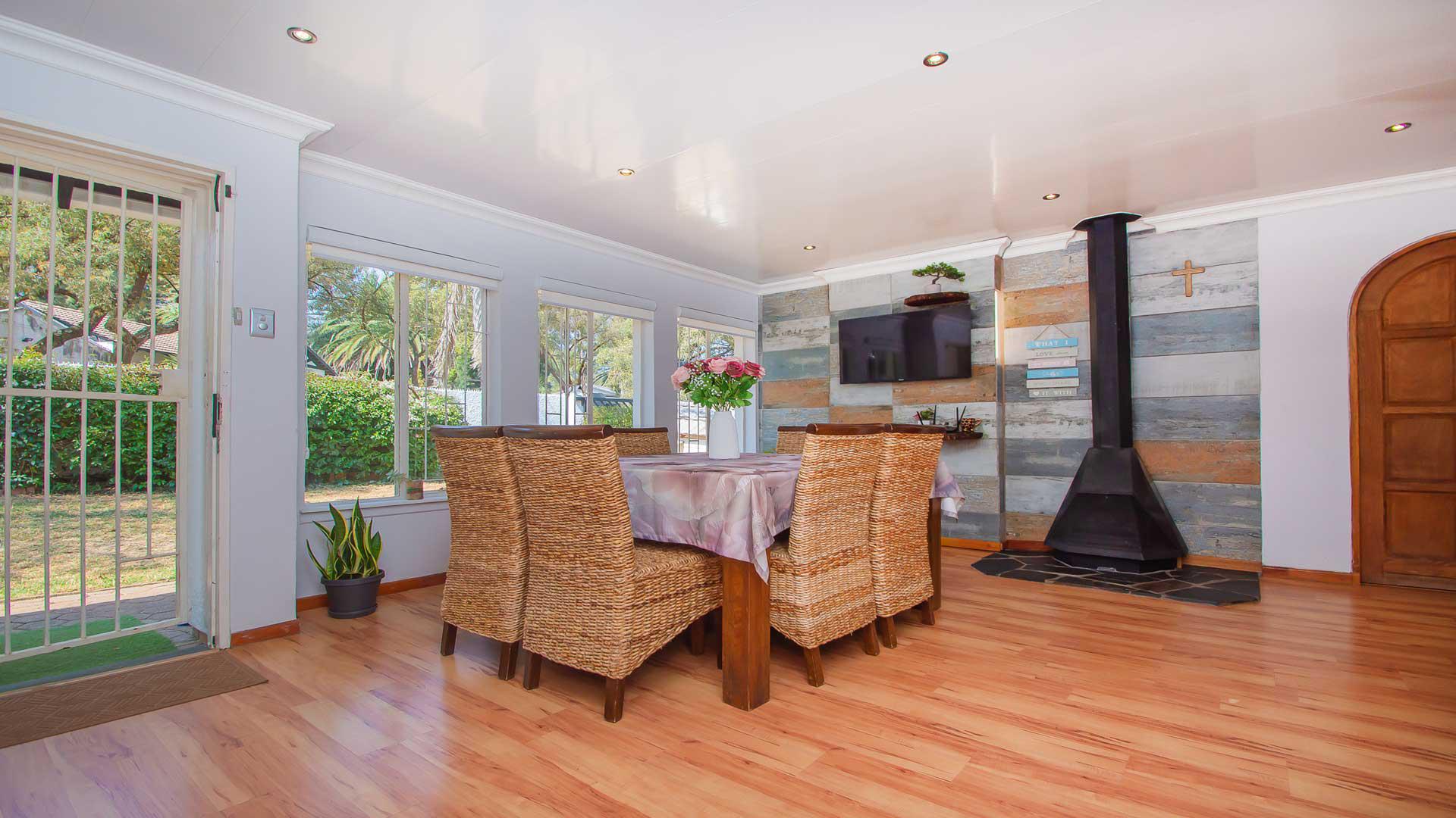 Dining Room of property in Wilgeheuwel 