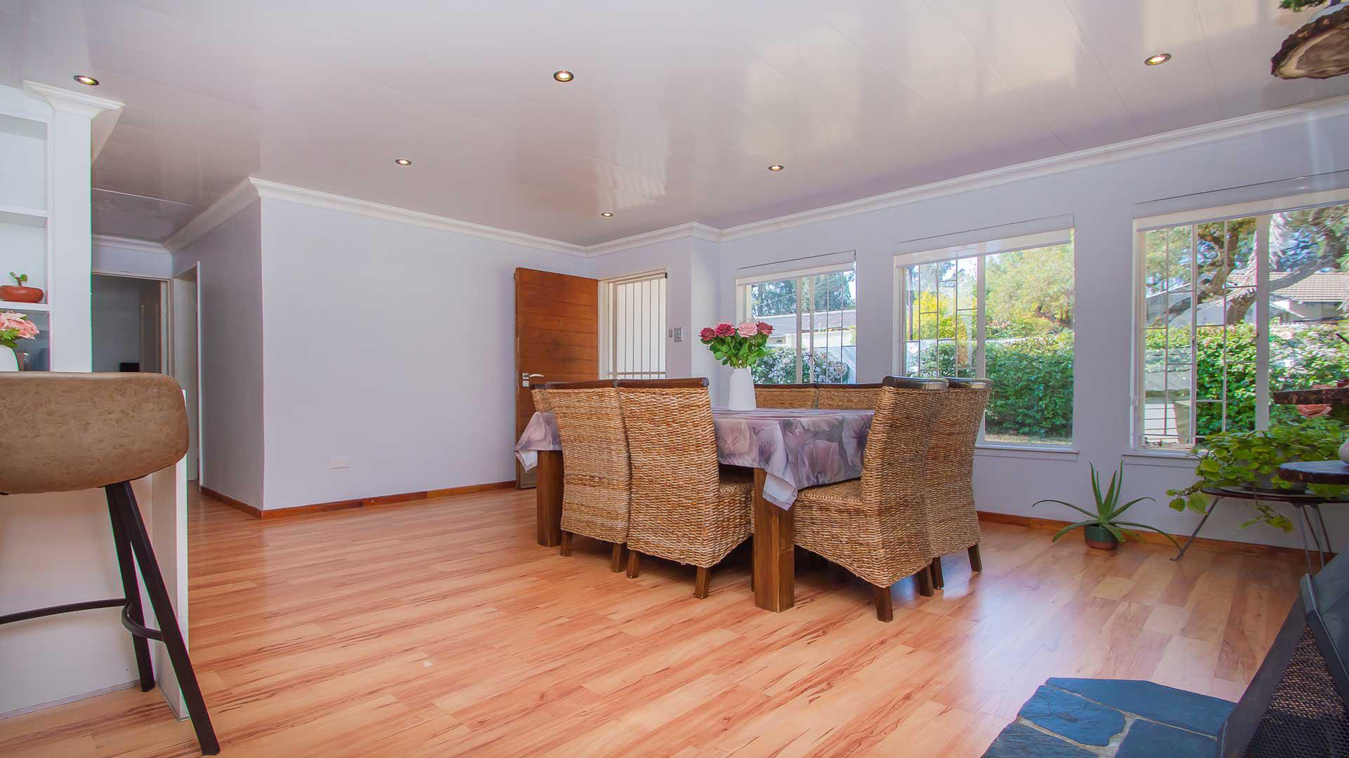 Dining Room of property in Wilgeheuwel 