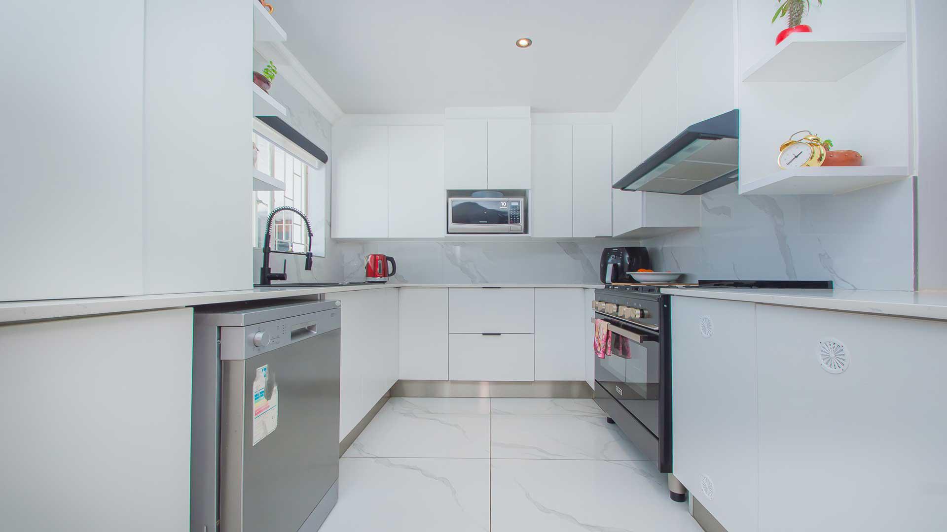 Kitchen of property in Wilgeheuwel 