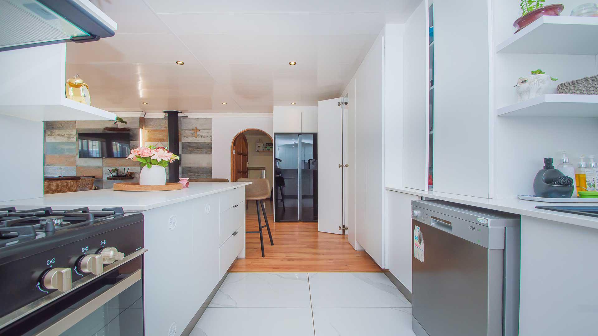 Kitchen of property in Wilgeheuwel 