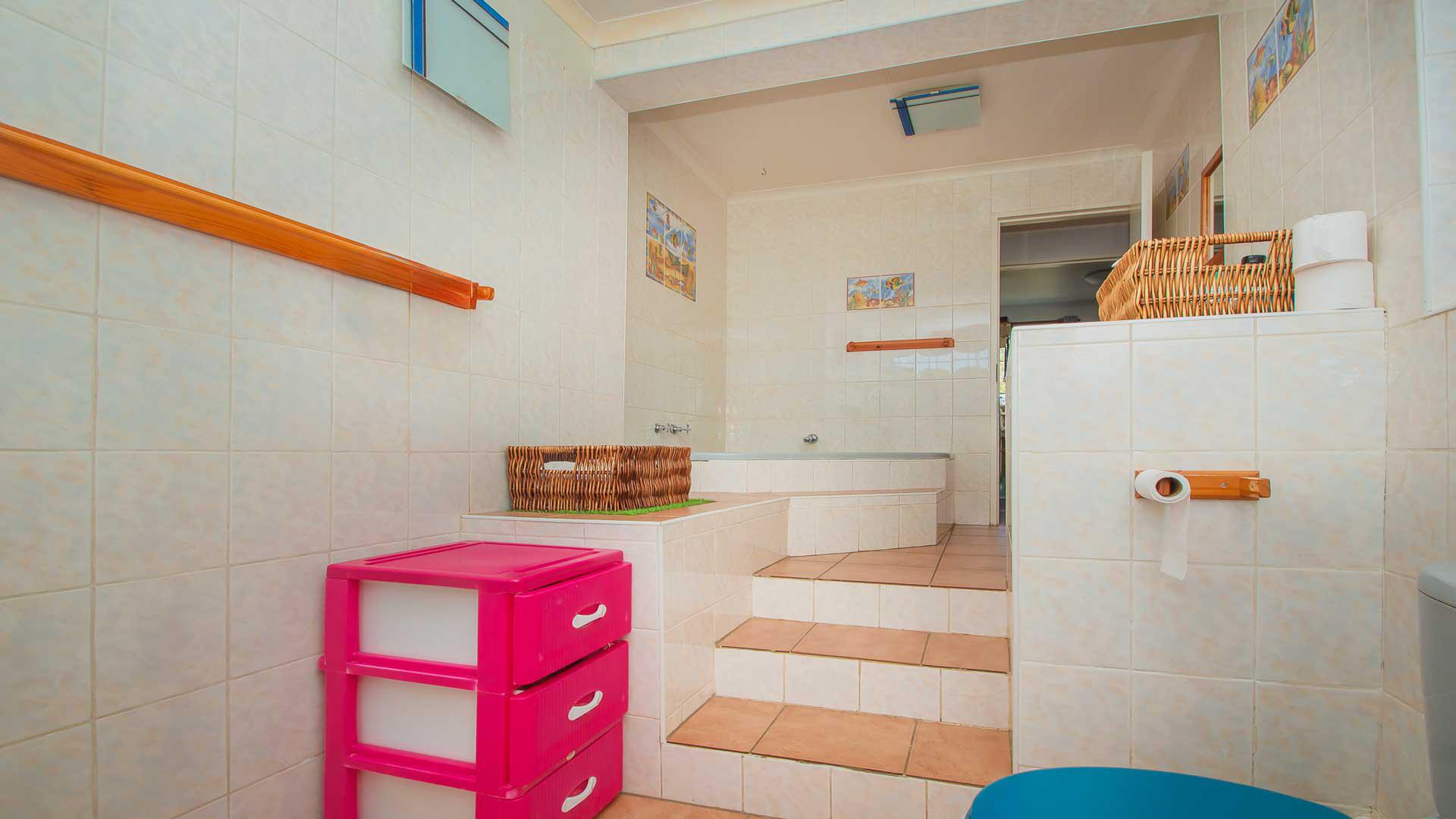 Bathroom 1 of property in Wilgeheuwel 