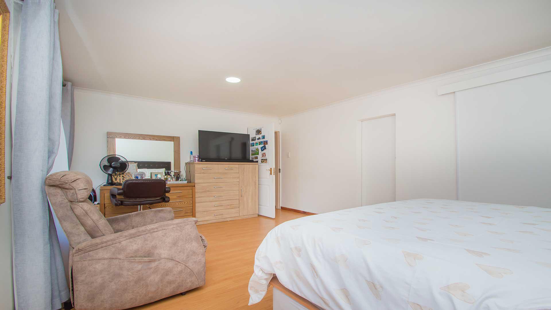 Main Bedroom of property in Wilgeheuwel 