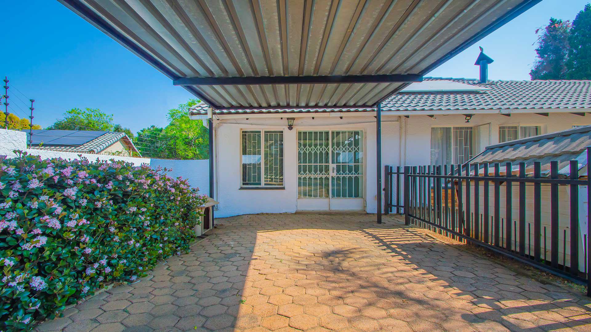 Carport  of property in Wilgeheuwel 