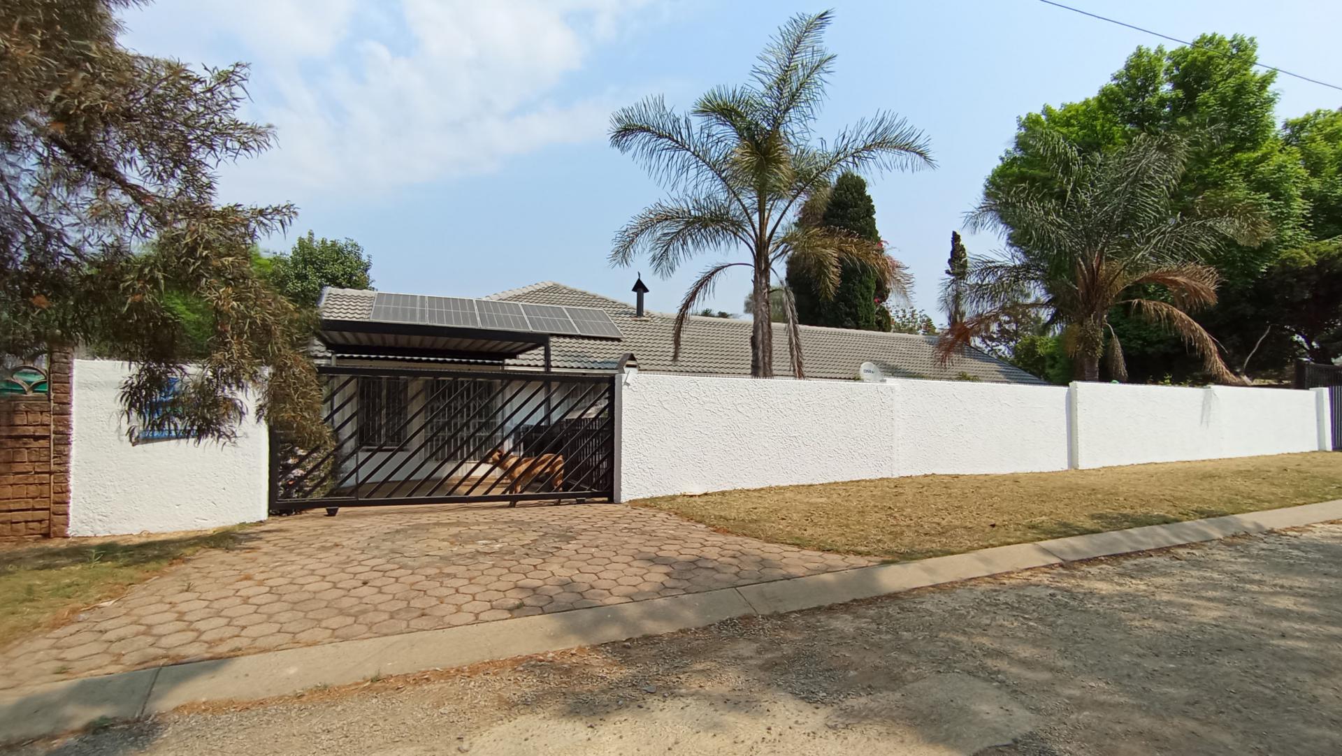 Front View of property in Wilgeheuwel 