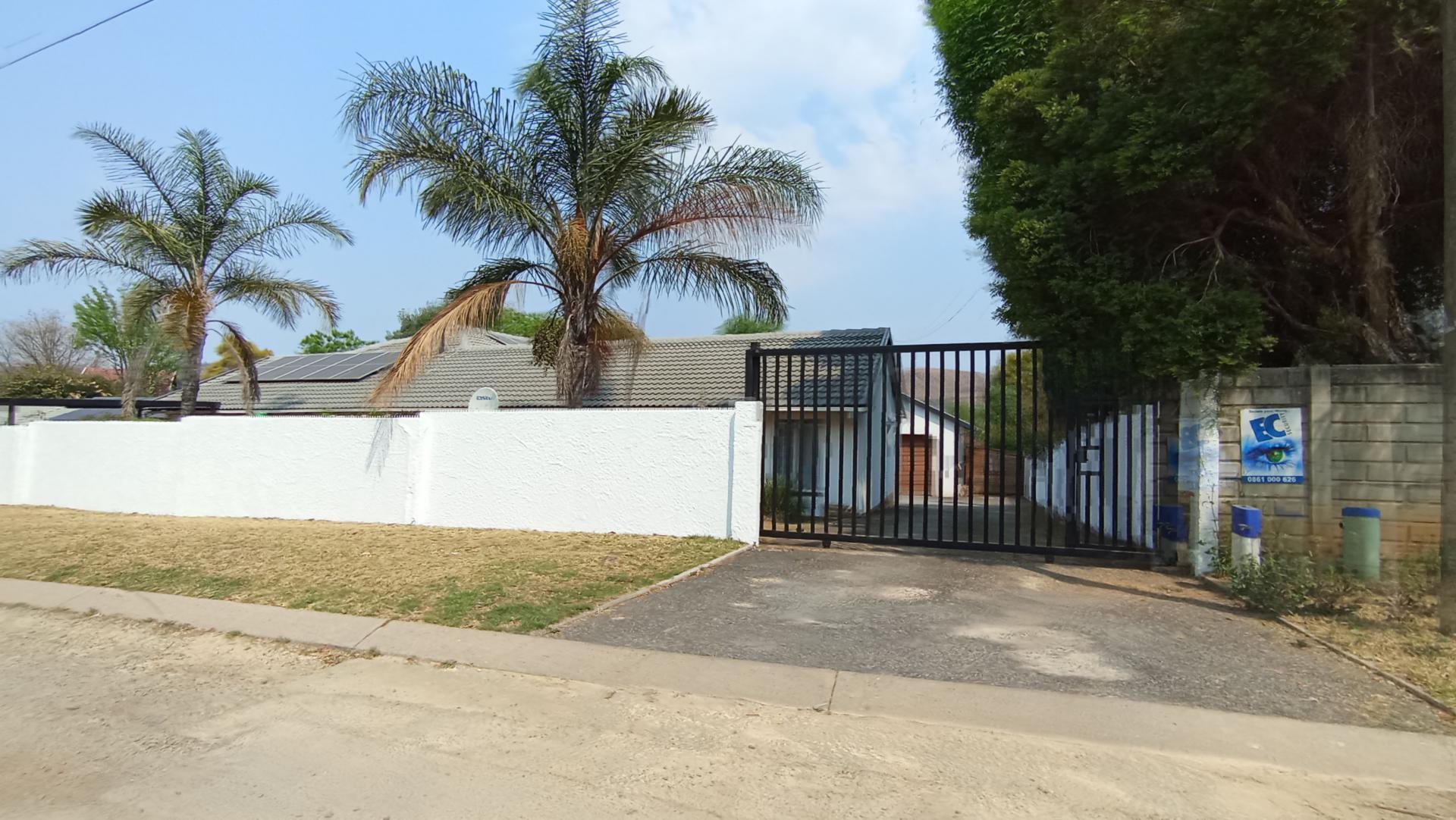 Front View of property in Wilgeheuwel 