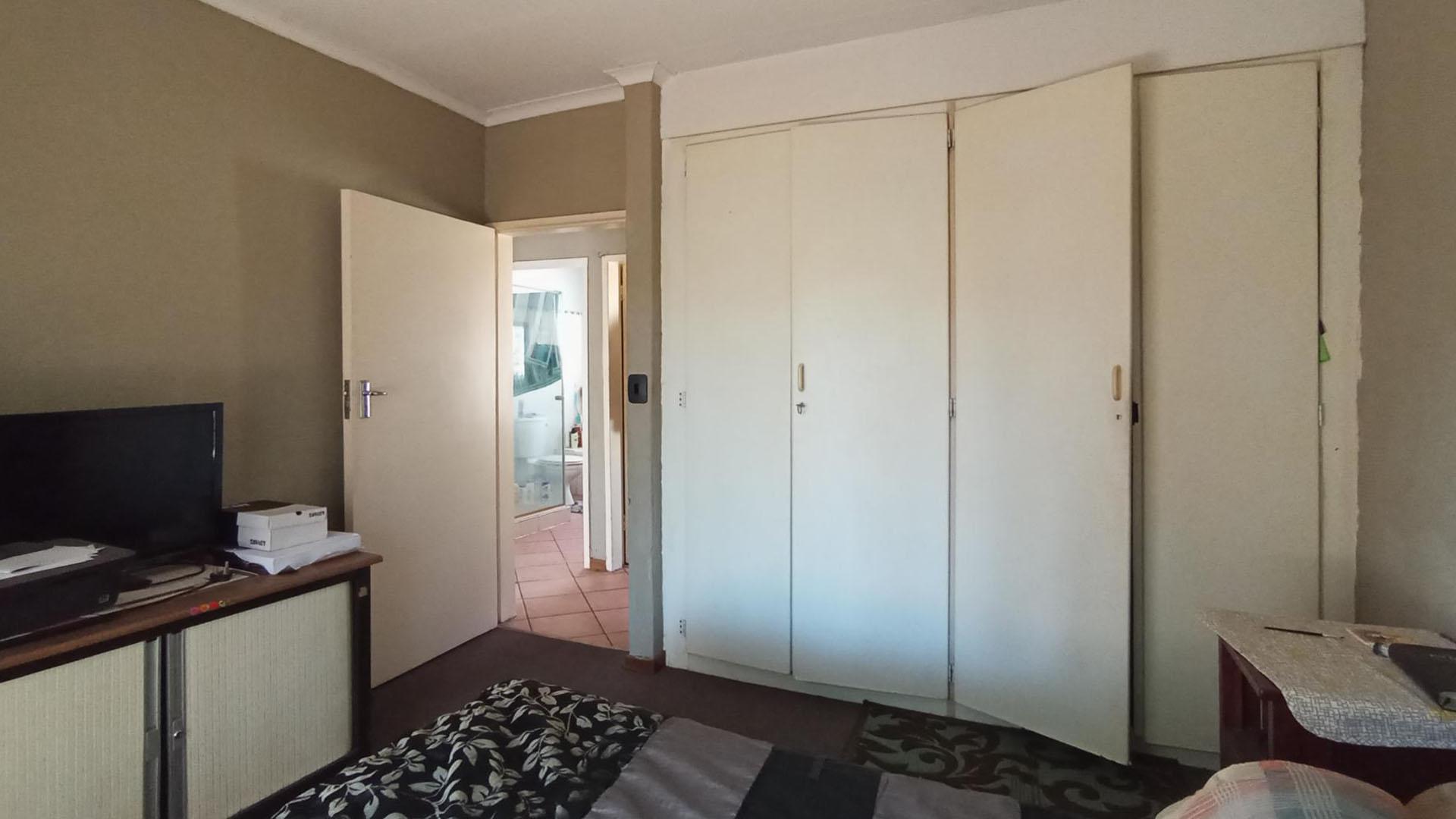 Bed Room 2 - 14 square meters of property in Garsfontein