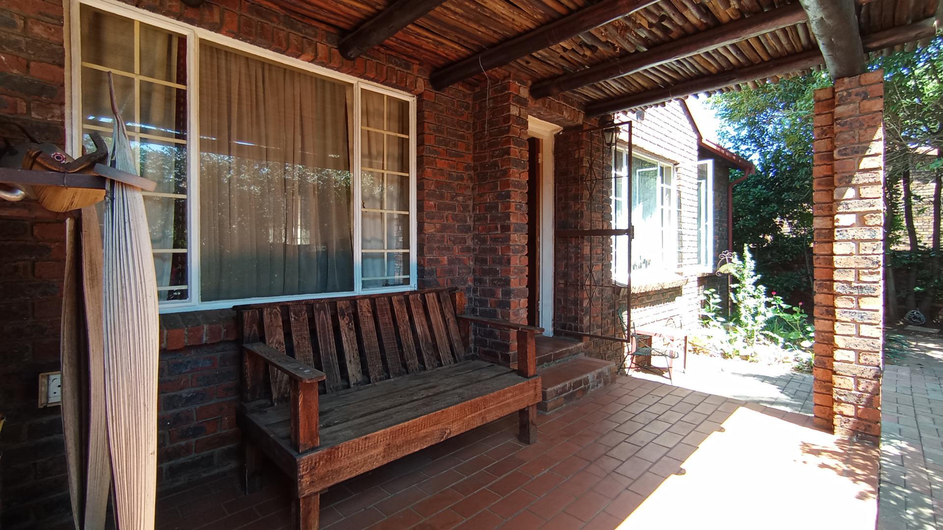 Patio - 11 square meters of property in Garsfontein