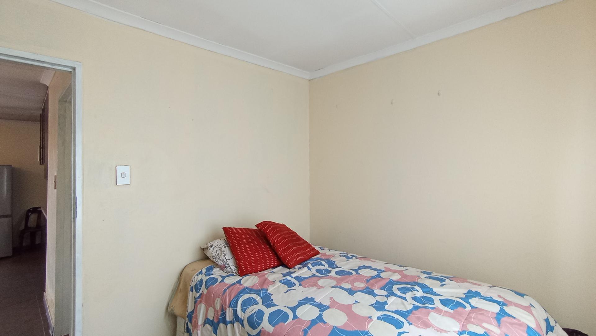 Bed Room 2 - 8 square meters of property in Windmill Park