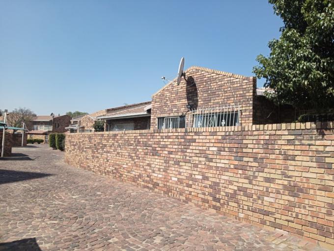 3 Bedroom Simplex for Sale For Sale in Denlee - MR692500