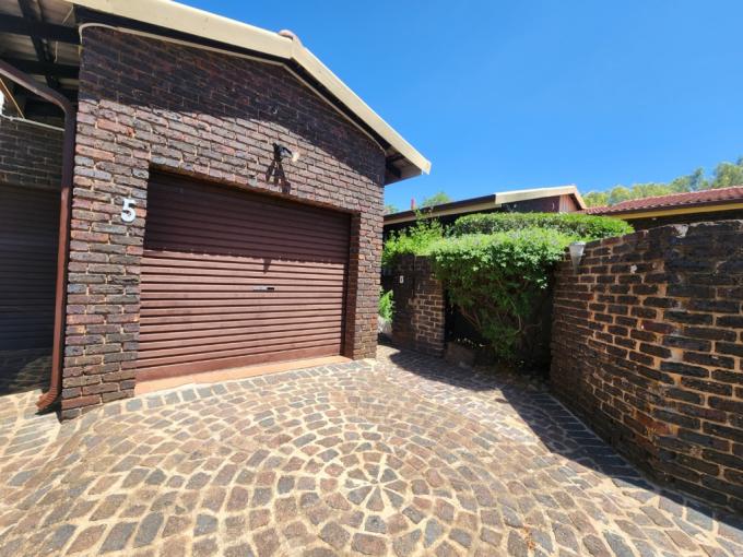 3 Bedroom Simplex for Sale For Sale in Brackenhurst - MR692530