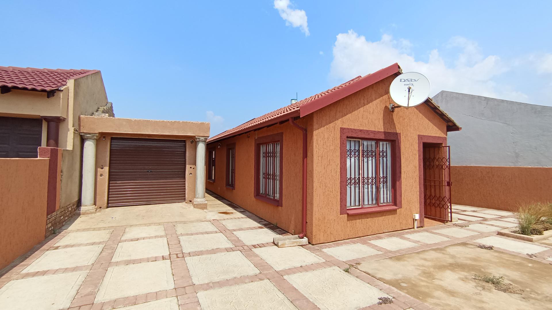 Front View of property in Soshanguve