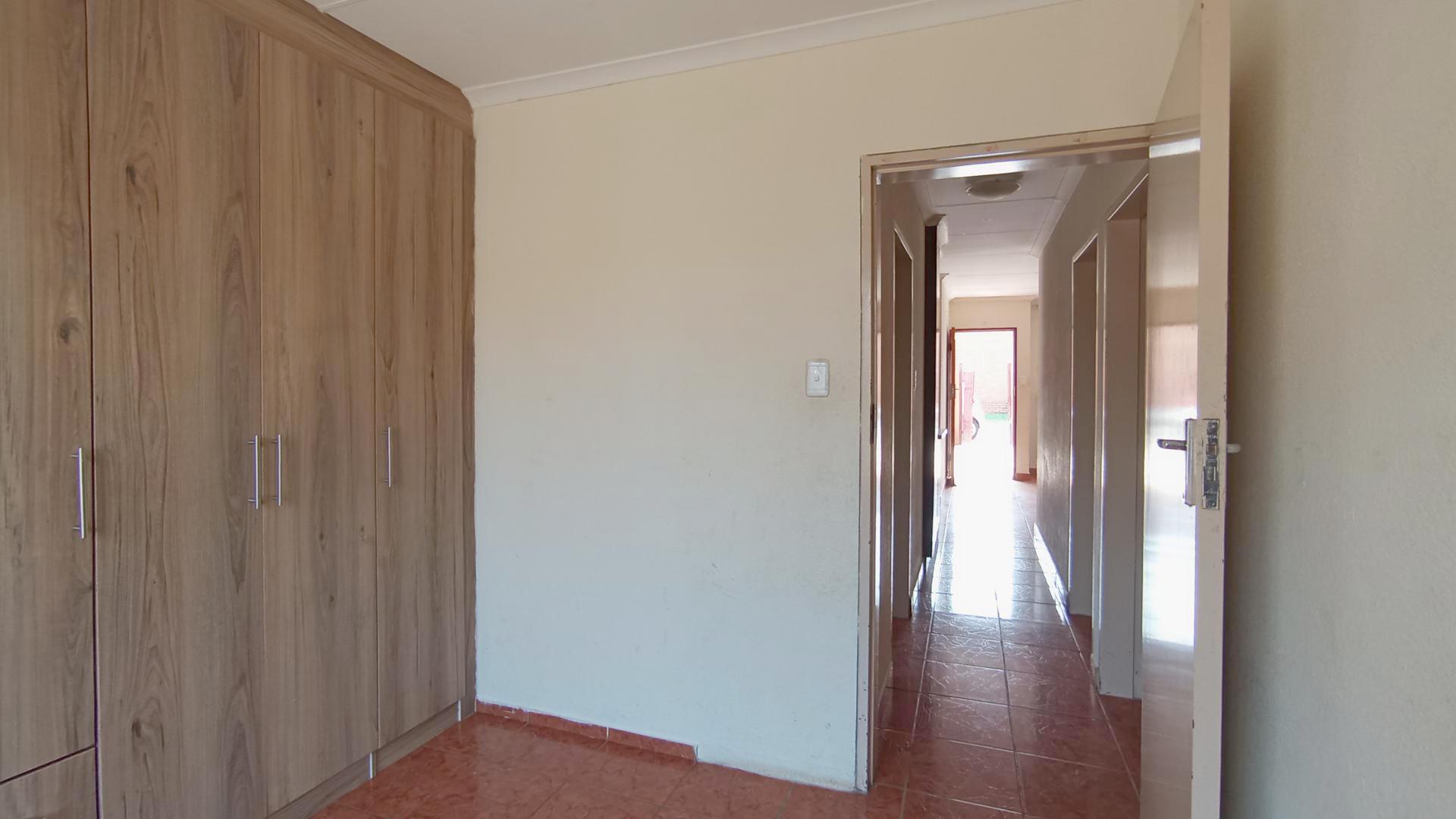 Bed Room 2 - 9 square meters of property in Soshanguve