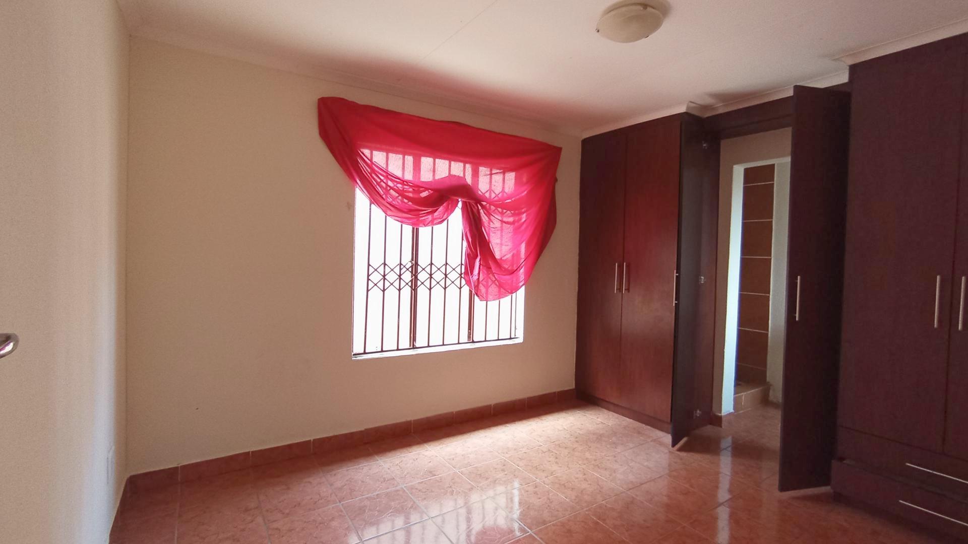 Main Bedroom - 14 square meters of property in Soshanguve