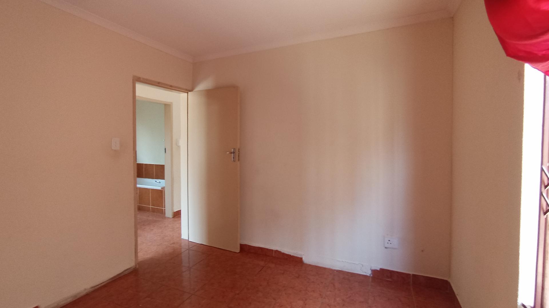 Main Bedroom - 14 square meters of property in Soshanguve