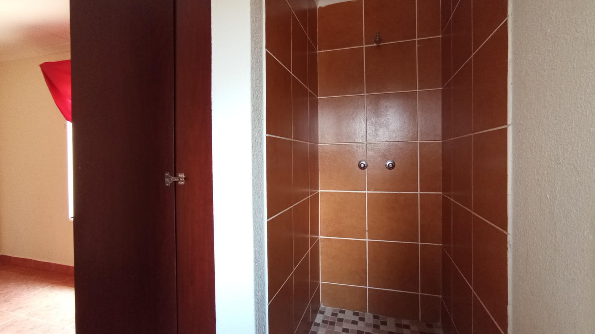 Main Bathroom - 3 square meters of property in Soshanguve