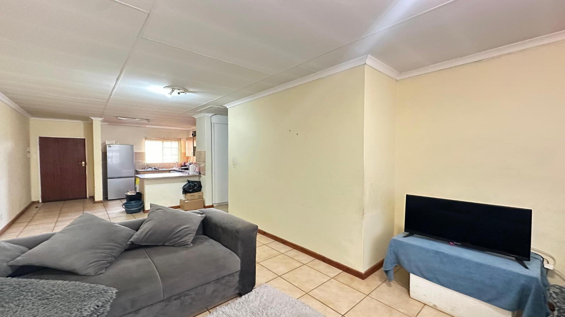 Lounges of property in Annlin West