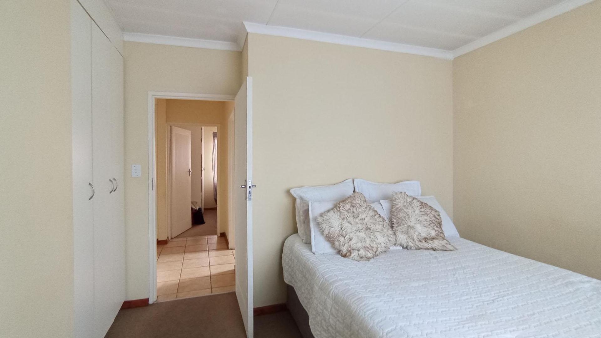 Bed Room 2 - 11 square meters of property in Annlin West