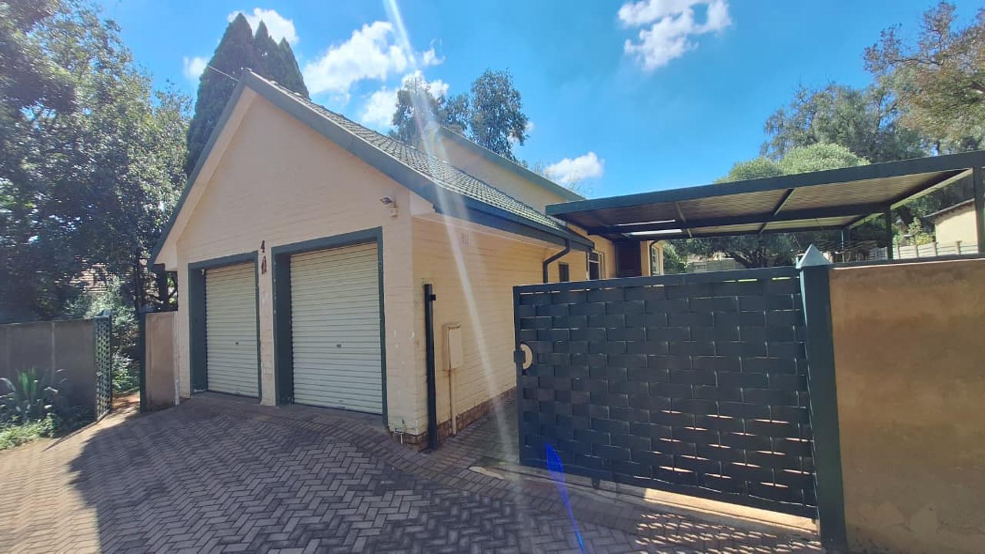 Front View of property in Greenhills