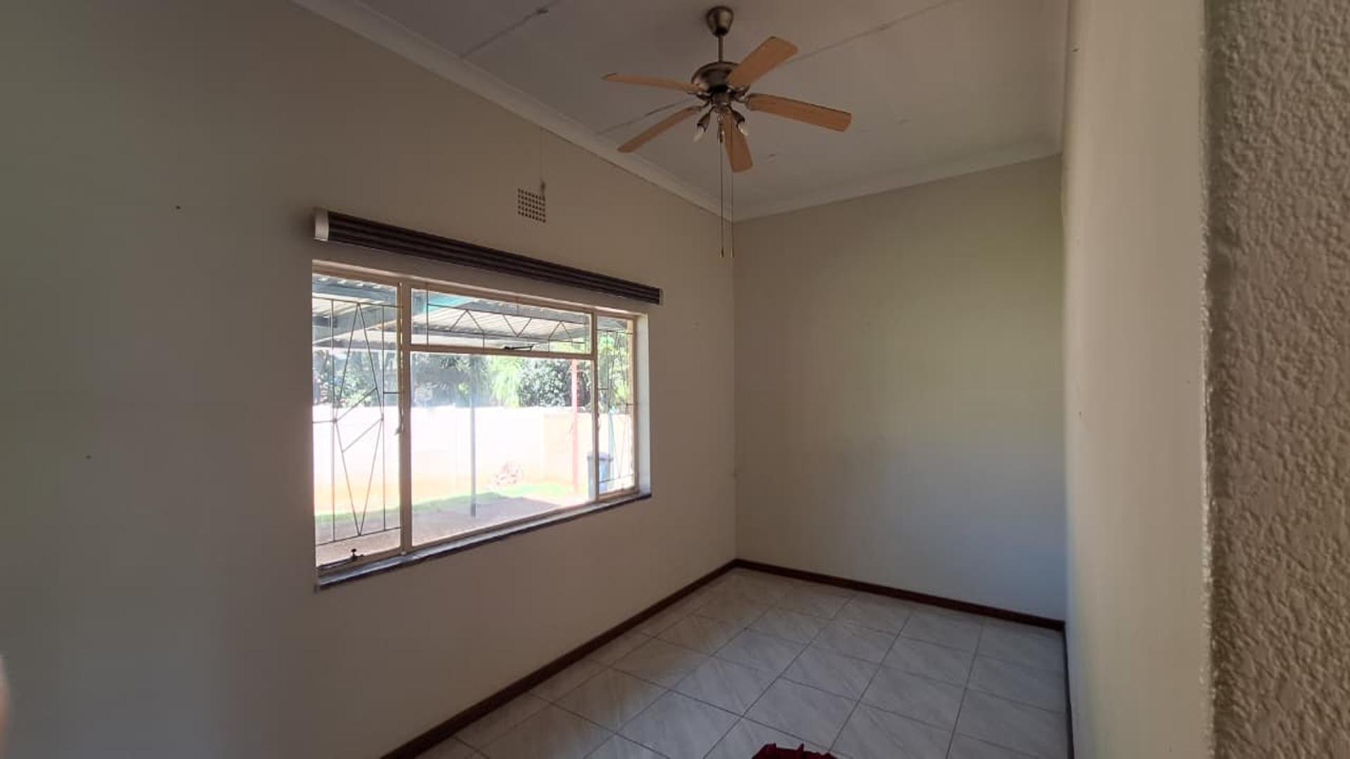 Dining Room - 23 square meters of property in Greenhills