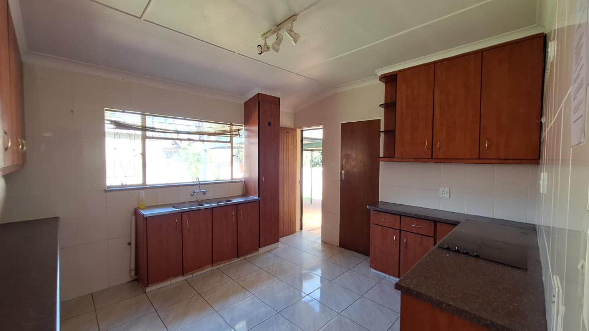 Kitchen - 25 square meters of property in Greenhills