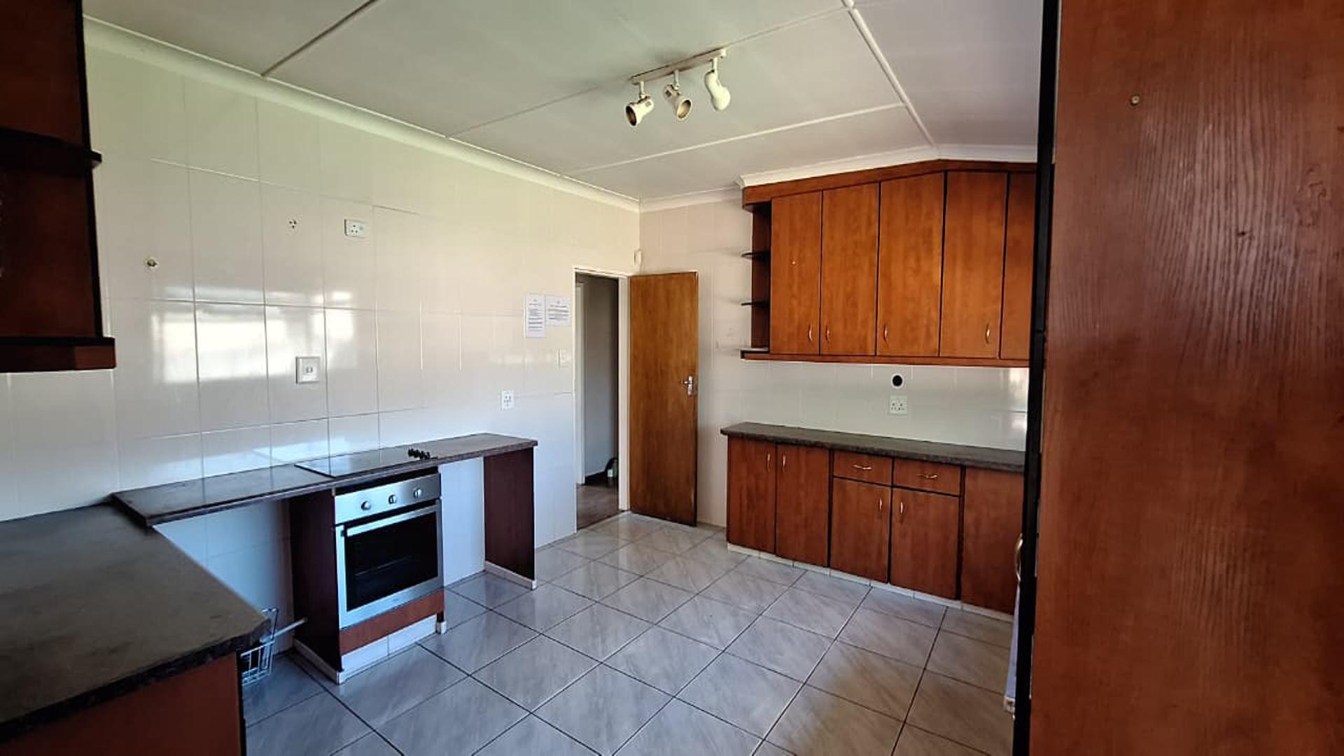 Kitchen - 25 square meters of property in Greenhills