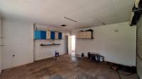 Garage - 54 square meters of property in Greenhills