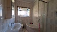 Main Bathroom - 7 square meters of property in Greenhills