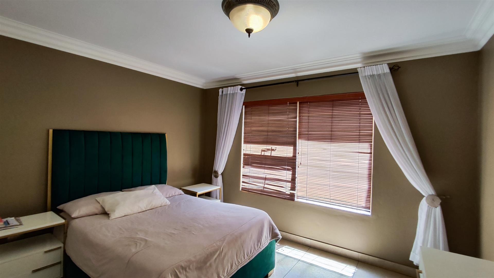 Bed Room 1 - 18 square meters of property in Van Dykpark