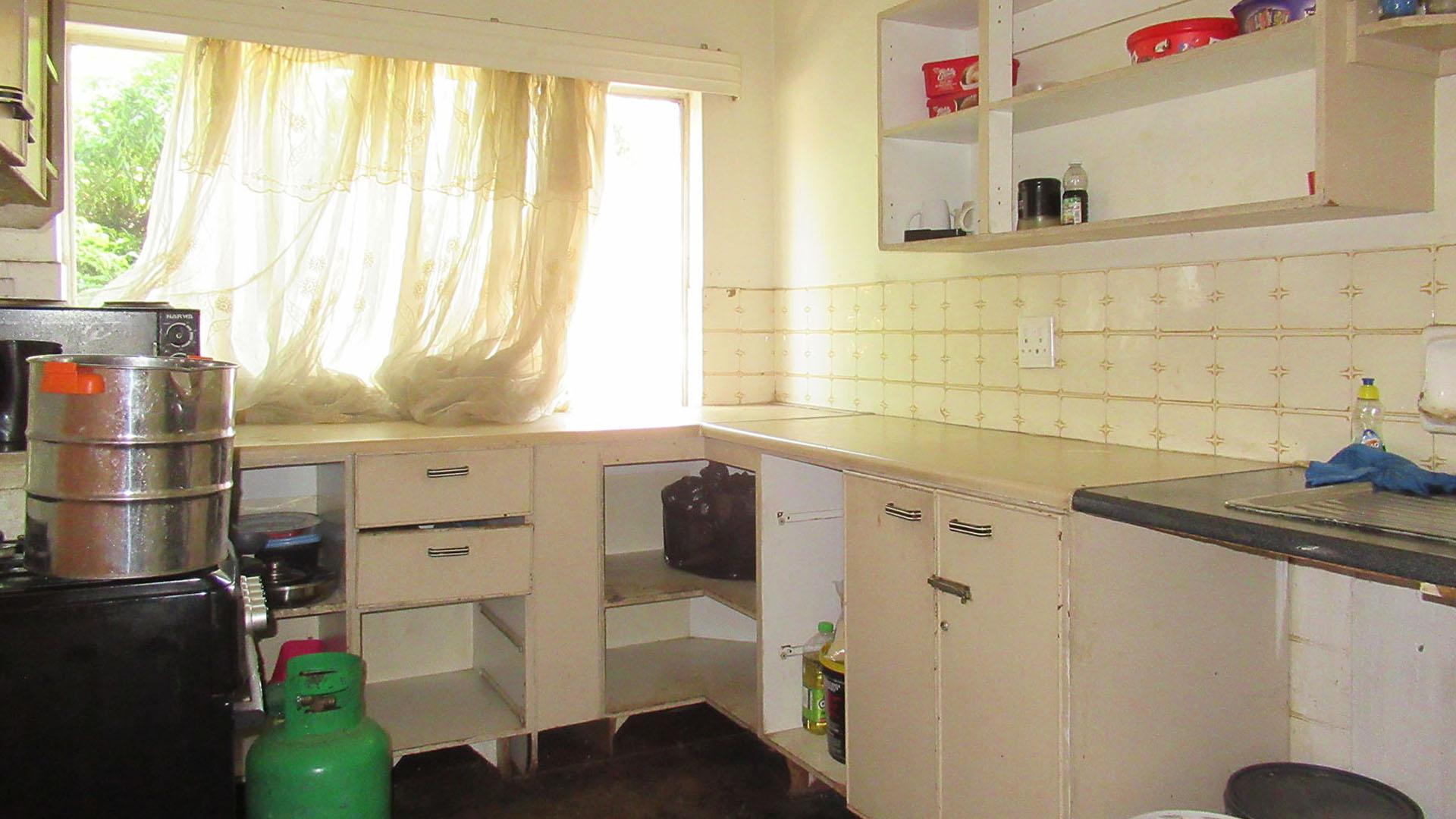 Kitchen - 8 square meters of property in Luipaardsvlei